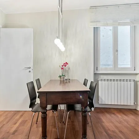 Side Apartment *