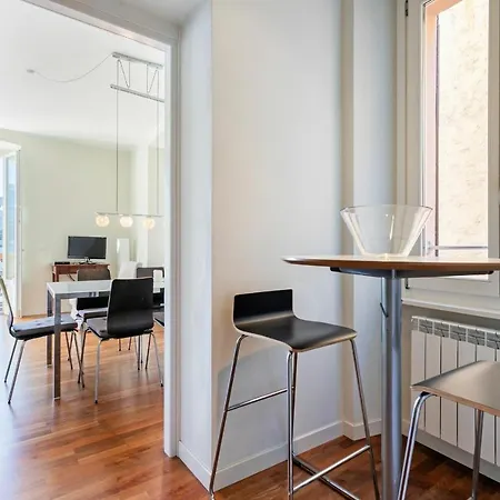 Side Apartment *