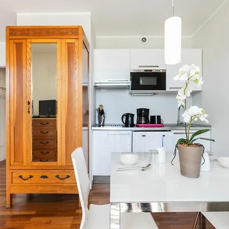 Side Apartment *