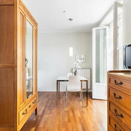 Side Apartment