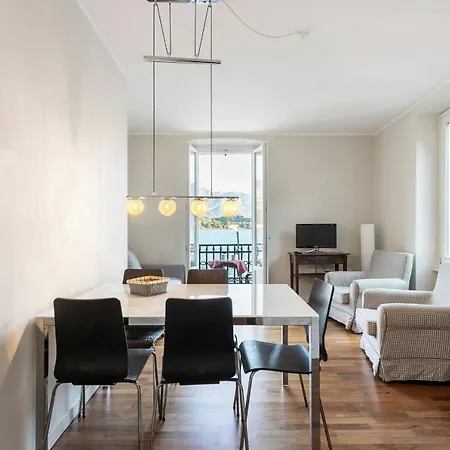 Side Apartment *