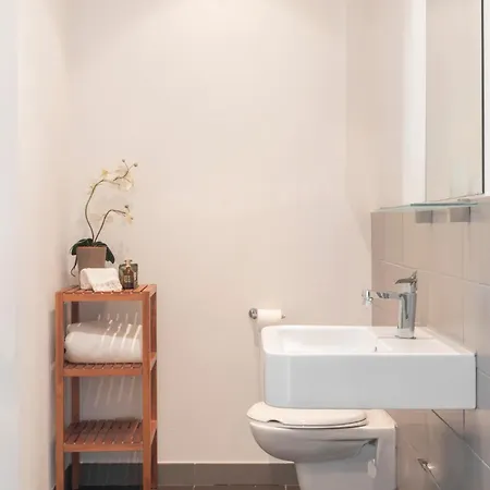 Side Apartment *